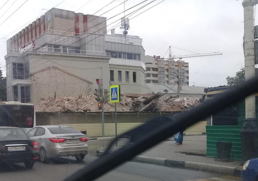 Дом снесен тайно, под покровом ночи. А главное - незаконно!