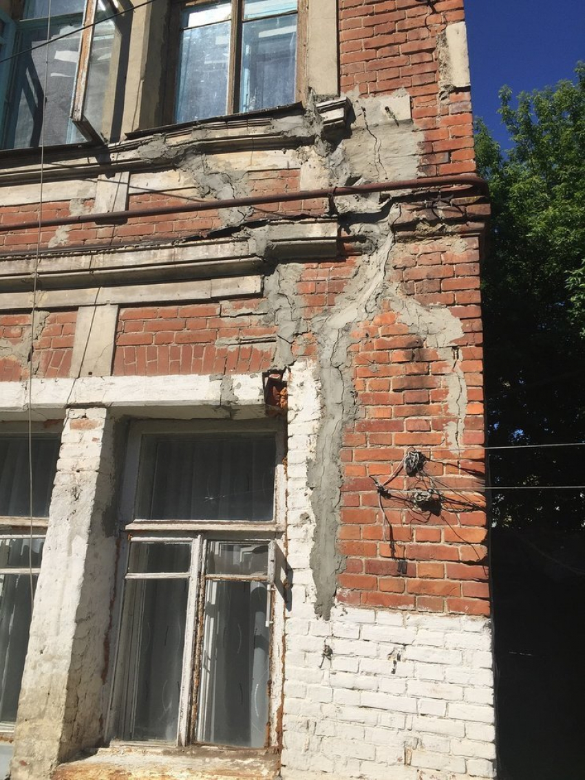 Дом на Горького, 49, в Тамбове разваливается по кирпичику 