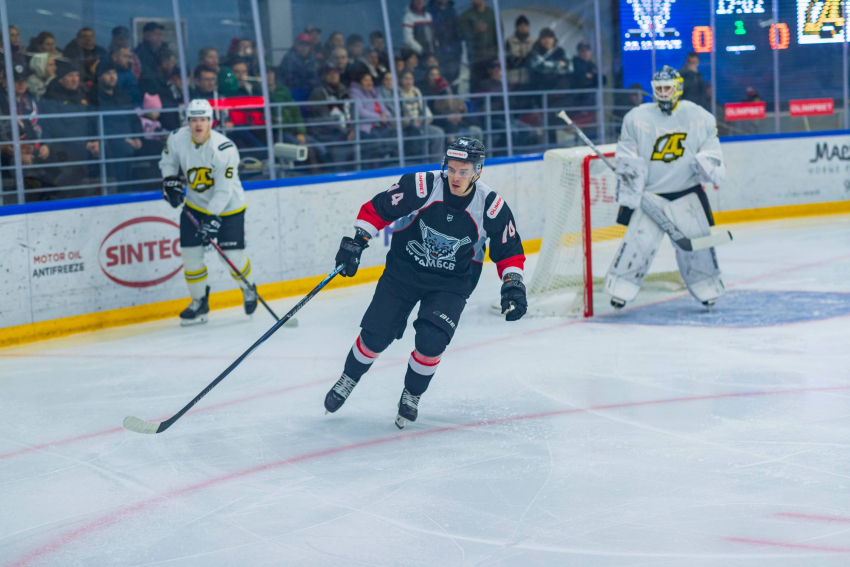 ХК «Тамбов» не смог сломить «Дизель»