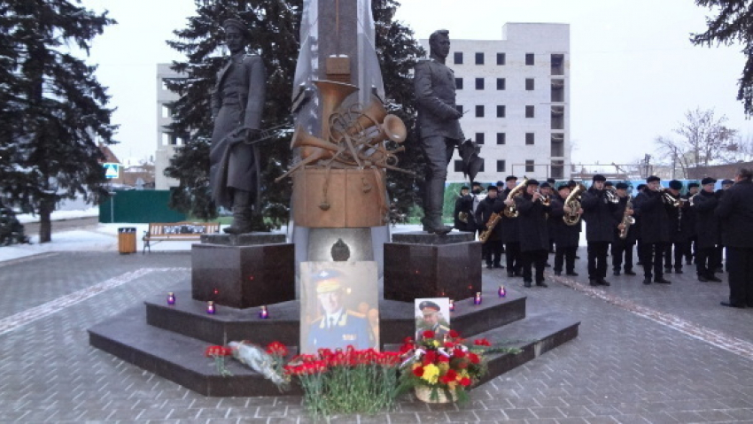 В Тамбове прошел траурный митинг в память о погибших в авиакатастрофе под Сочи