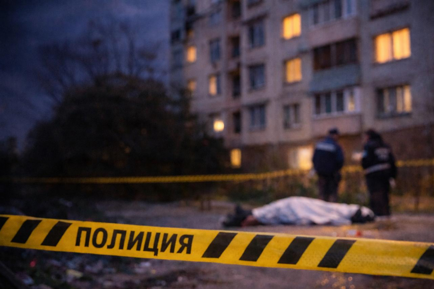 В Тамбове после падения из окна многоэтажки погибла 27-летняя девушка