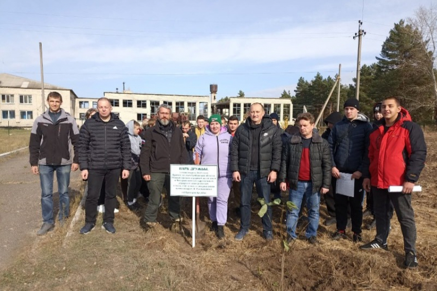 Тамбовчане заложили парк Дружбы в Новоайдарском районе ЛНР