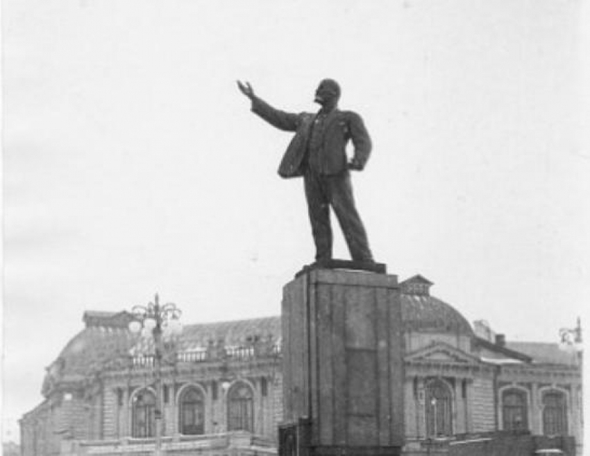 Более 80 лет назад в Тамбове был установлен первый памятник Ленину