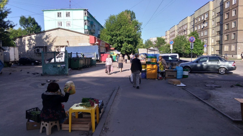 «Закрыли говорите? Нет, не слышал». Торговля на Куйбышева продолжается 