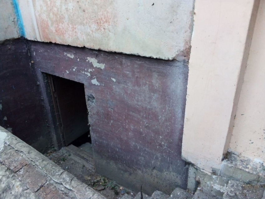 Подвал одного из домов Тамбова 5 лет заливает фекалиями