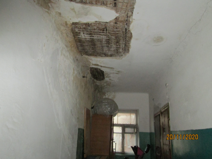 В Тамбове вместо расселения аварийного дома жильцов обязали его восстановить