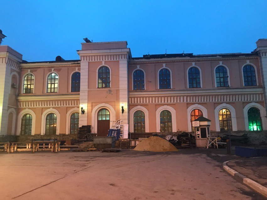 На тамбовском ж/д вокзале приступили к ремонту фасада
