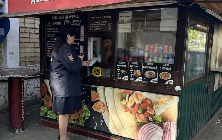 В Тамбове на 3 продавцов шаурмы составили протоколы за нарушения миграционного законодательства