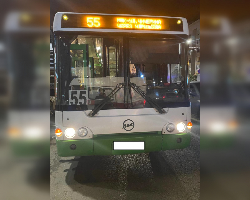 В Тамбове водитель автобуса чуть не сбил пешехода и допустил падение пассажирки в салоне