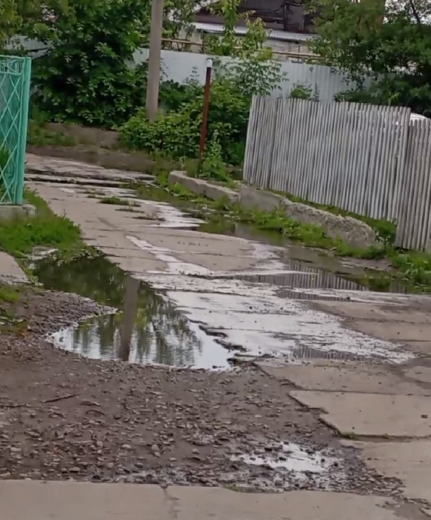 Красненькая страдает от бездействия коммунальщиков: тамбовчан заливает нечистотами из канализации 