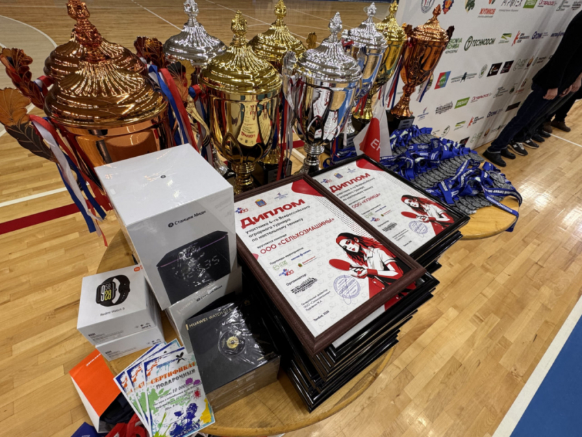 Аграрии и промышленники разыграли теннисный кубок в Тамбове  