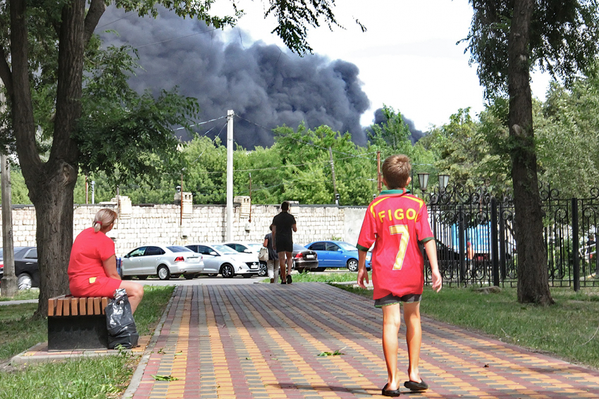 Крупный пожар случился на бывшем мясокомбинате в Тамбове
