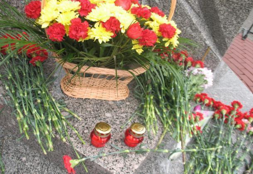 Тамбовчане возложили цветы к памятнику «Жертвам ядерных аварий и катастроф»