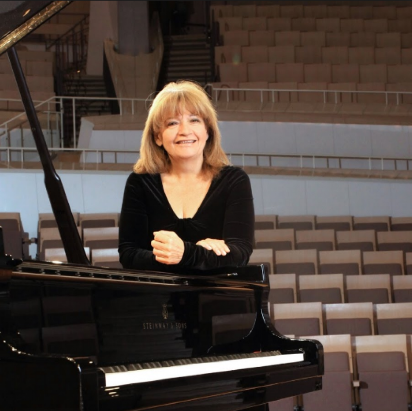 В Ивановке выступит всемирно известная пианистка из Турции Идиль Бирет 