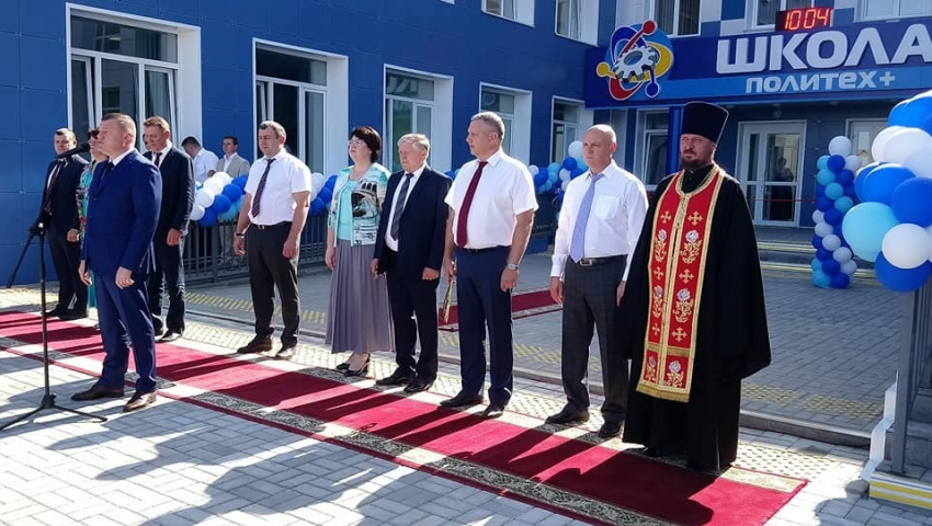 Губернатор открыл школу «Политех плюс» в Мордовском районе
