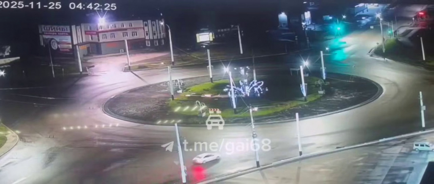 Нетрезвый тамбовчанин «украсил» иллюминацию на кольце Магистральной автомобилем «БМВ»