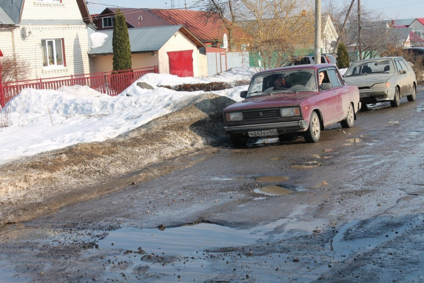 ﻿Городские службы выплатили более двух миллионов рублей за разбитые от плохих дорог машины 