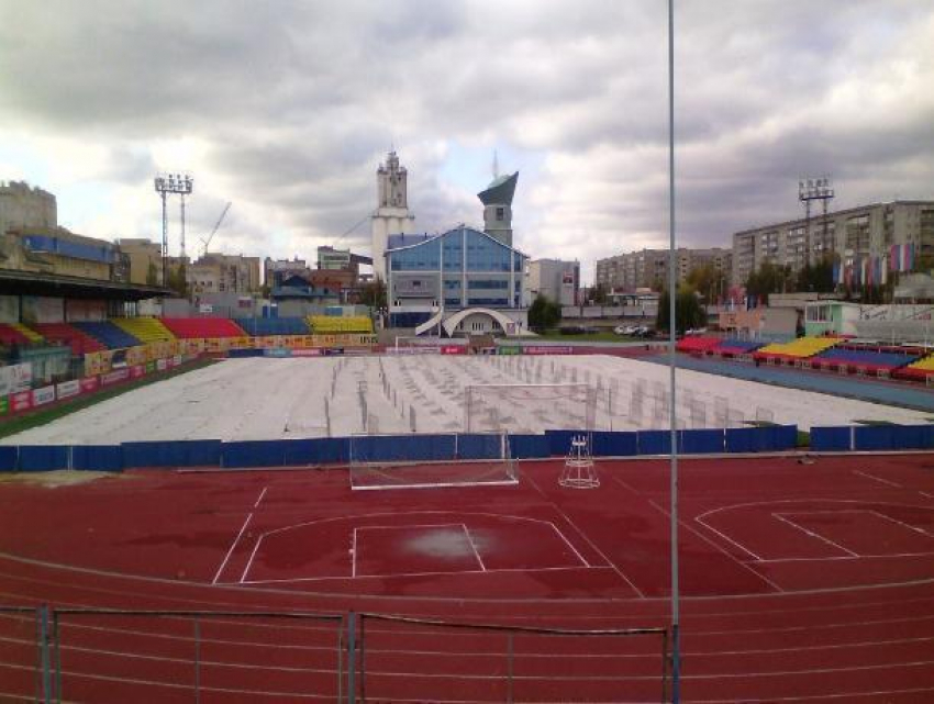 Руководство стадиона и команды “Тамбов” пытаются сохранить газон “Спартака”