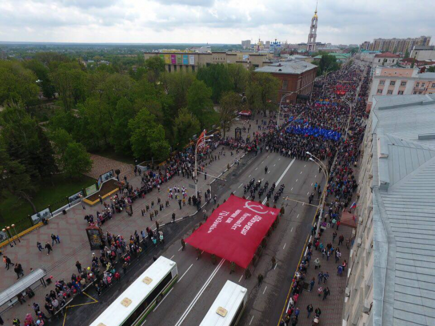 Победная колонна движется по Тамбову