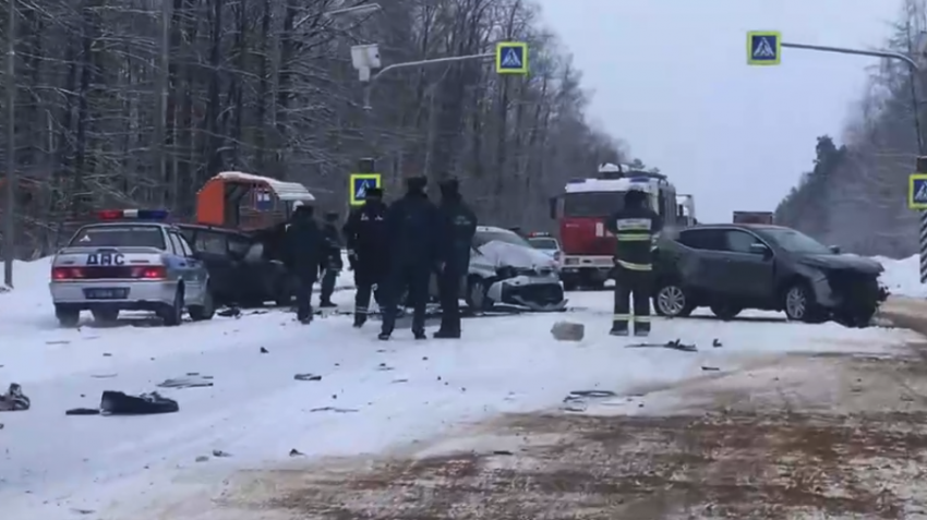 Две аварии на Южном обходе Тамбова после ночного снегопада: один человек погиб, трое пострадали
