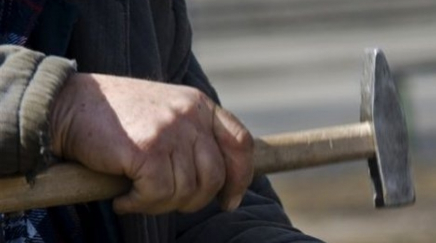 Тамбовский пенсионер получил условный срок за то, что ударил полицейского молотком по голове