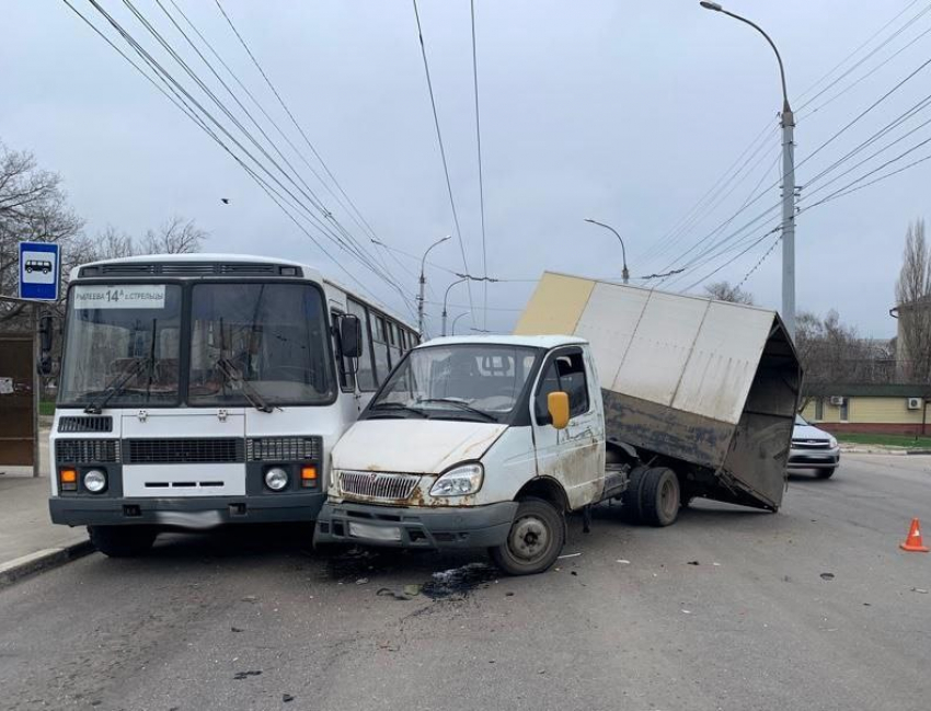 В ДТП с автобусом и «ГАЗелью» пострадала 17-летняя тамбовчанка