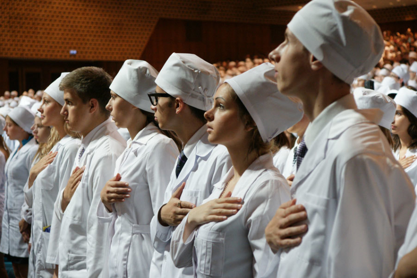 350 выпускников мединститута трудоустроились в местные больницы 
