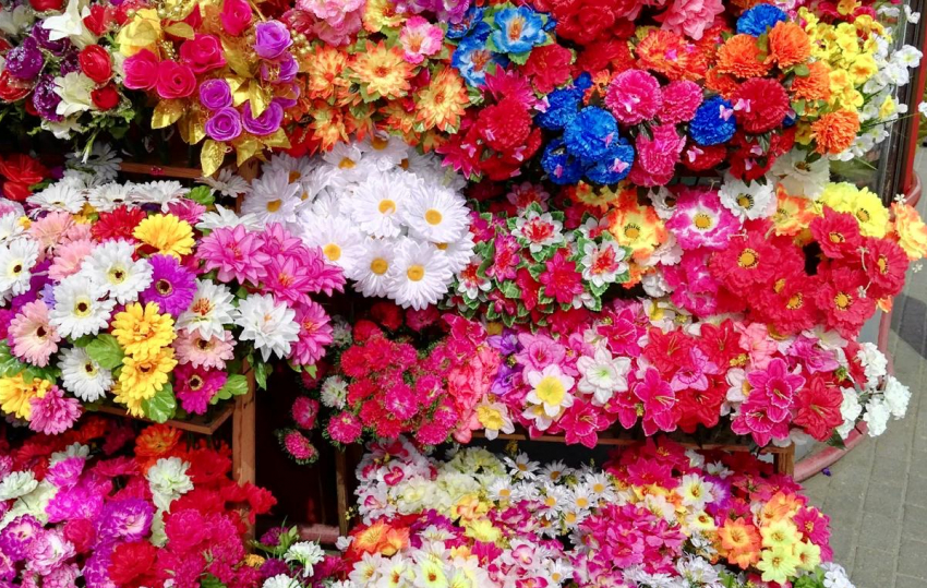 Рассказовские продавцы искусственных цветов… челом бьют