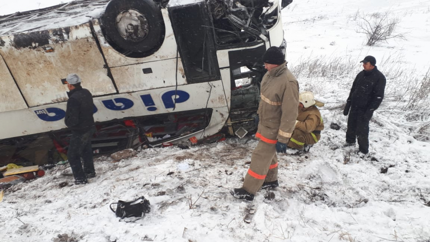 В Жердевском районе автобус улетел в кювет: погибли двое, пострадали шестнадцать 