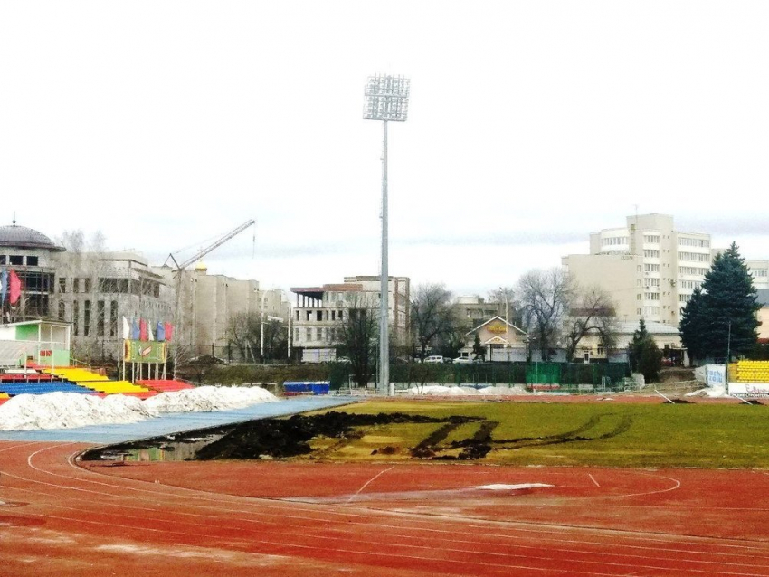 Поле на «Спартаке» взрыли бульдозерами: на стадионе продолжается реконструкция 