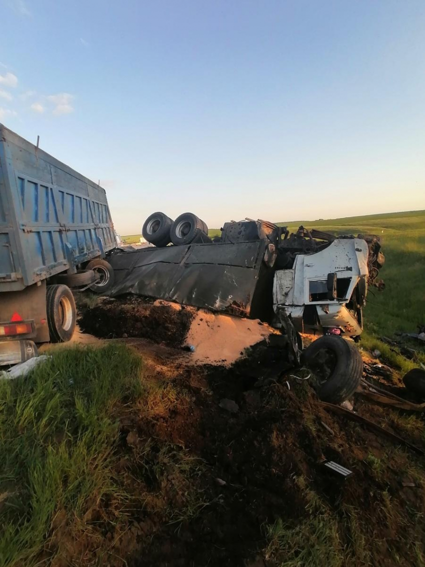 В ДТП в Тамбовском районе с участием зерновоза погибли двое