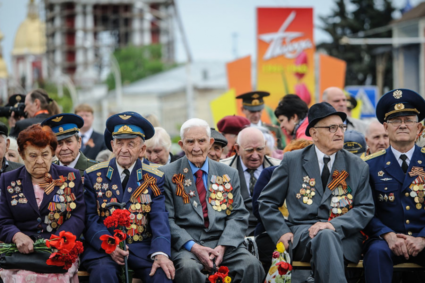 Ветеранов поздравили первые лица региона