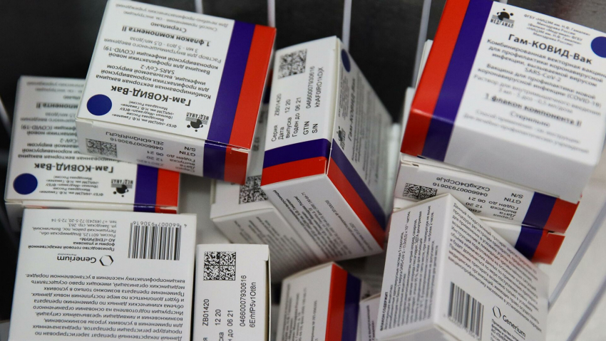 В Тамбовскую область привезли новую партию вакцин «Спутник V» и «Спутник лайт»