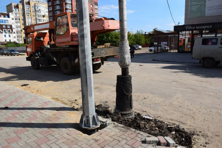 Запрет на остановку и движение авто на Державинской продлён до 21 сентября