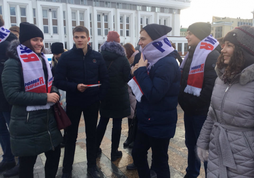 Тамбовские студенты спели гимн на площади Ленина 