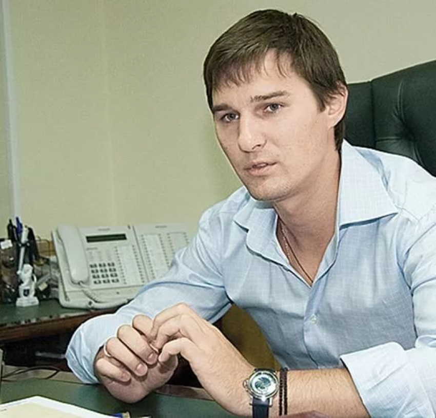 Сын бывшего губернатора решил сложить полномочия депутата городской Думы