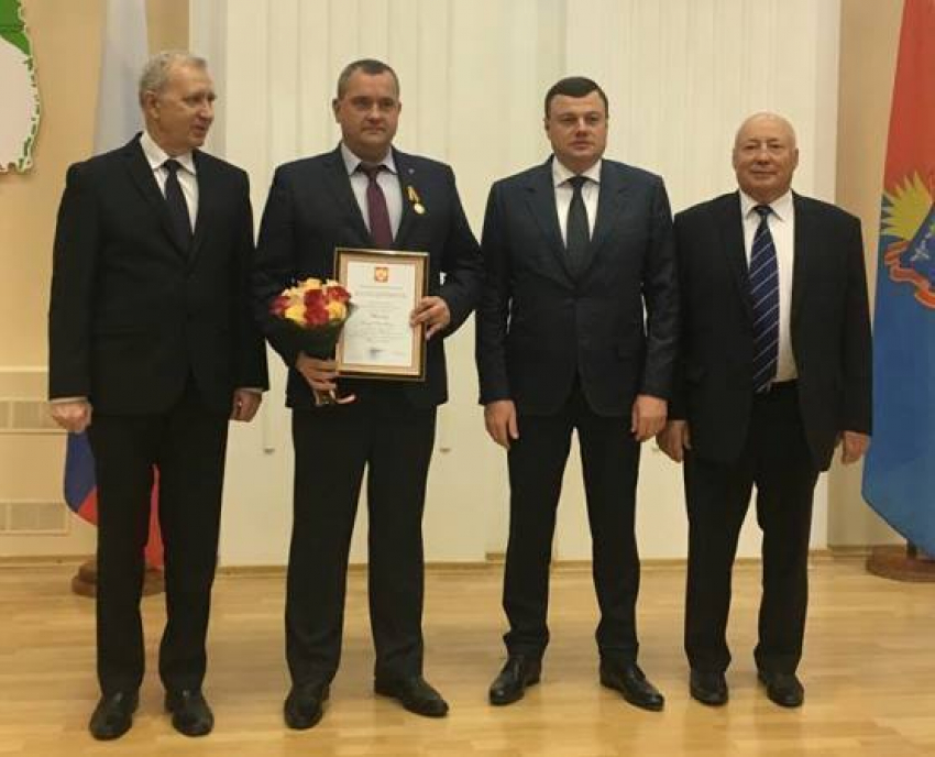 Медаль и Благодарность президента Олегу Иванову вручил губернатор 