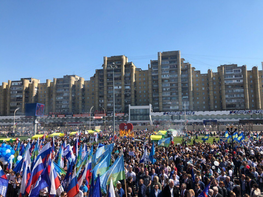 Торжественным шествием и митингом начали праздновать Первомай тамбовчане