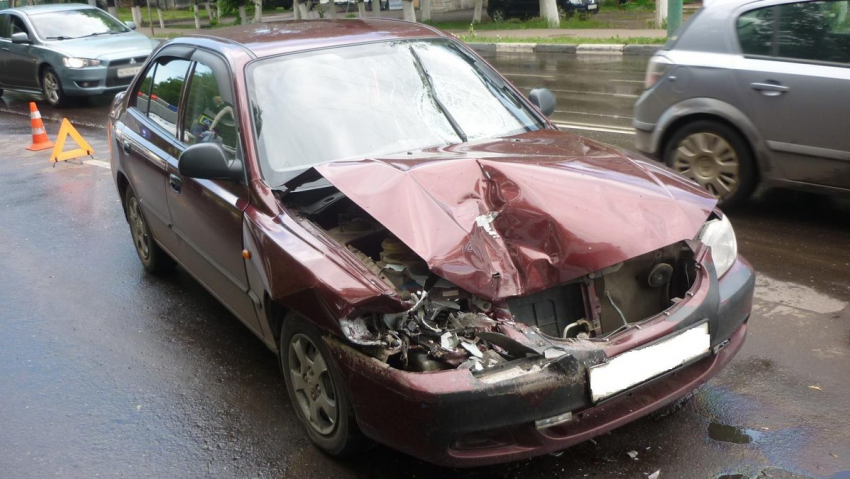 Пешеход в больнице,  Citroën в ремонте – последствия езды дамы на Hyundai по Мичуринску