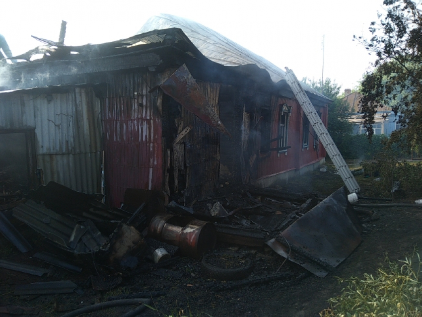 Двое маленьких детей и их мать погибли при пожаре в Кирсановском районе