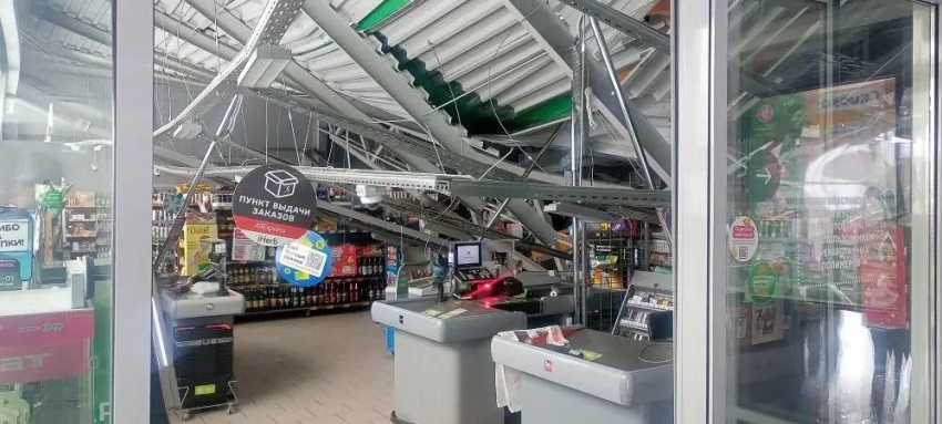 В Моршанске упала крыша сетевого магазина