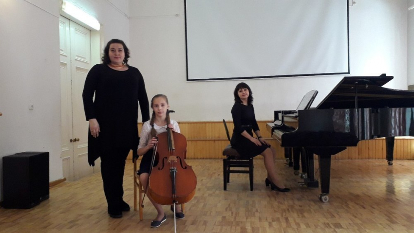 11-летняя виолончелистка из многодетной семьи покорила Дениса Северина своим талантом 
