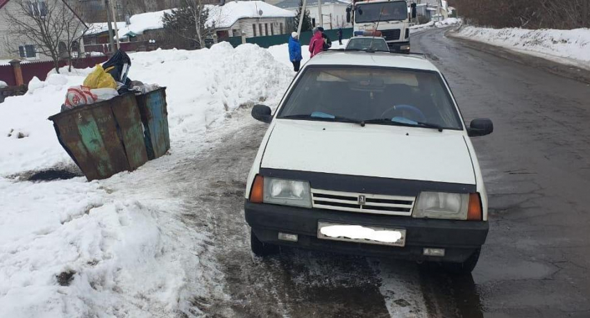 Не заметила… Женщина за рулем «восьмерки» сбила пешехода, съезжая на обочину 