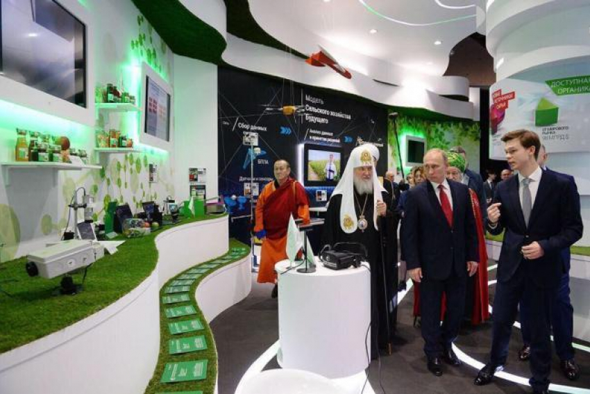 Президент России заинтересовался стендами МичГАУ на федеральной выставке 