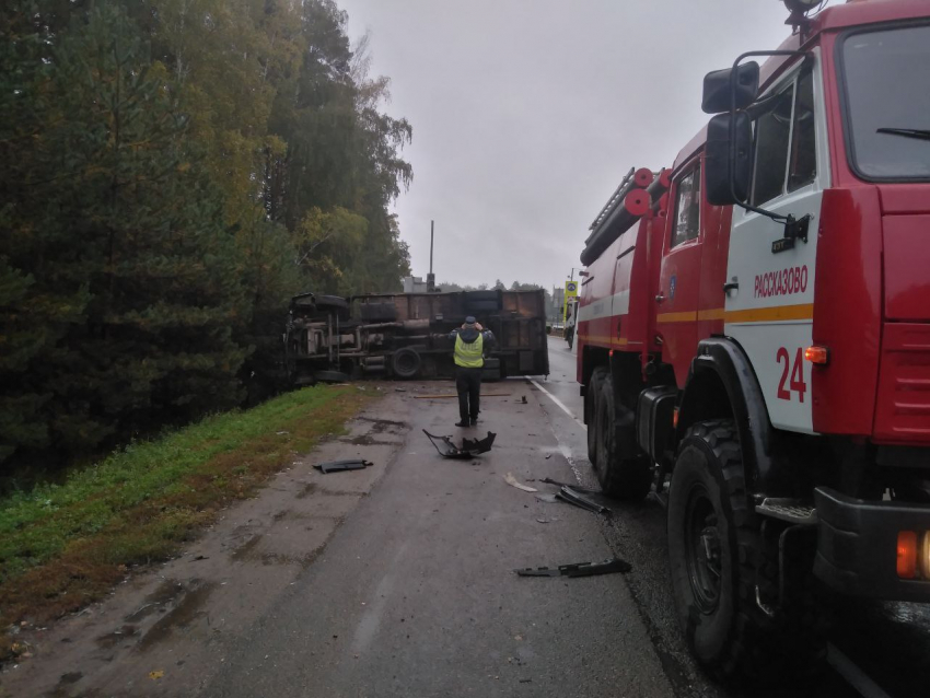 В Рассказовском районе произошло ДТП с участием грузовика и двух легковых автомобилей 