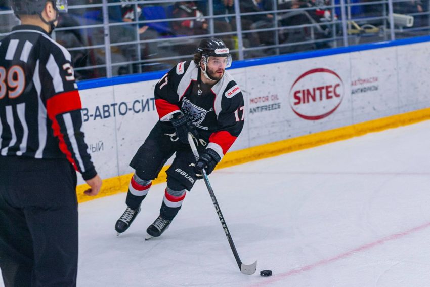 ХК «Тамбов» уверенно обыгрывает «Южный Урал» на домашнем льду