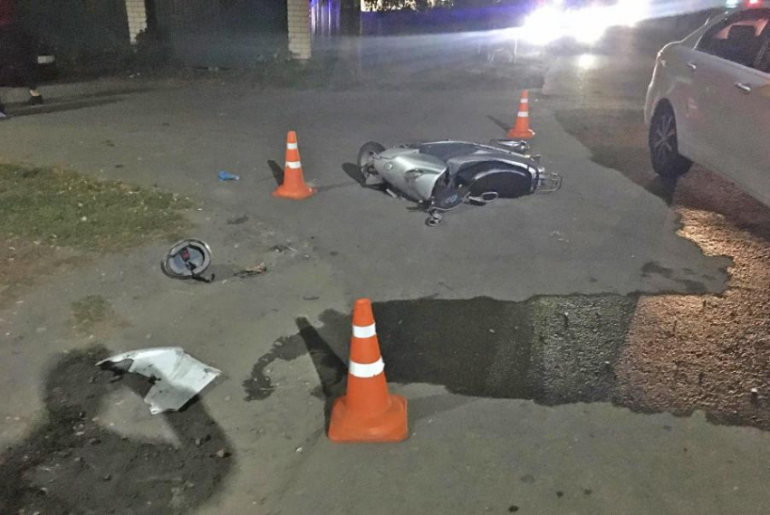 В Мичуринске иномарка врезалась в скутер с двумя подростками