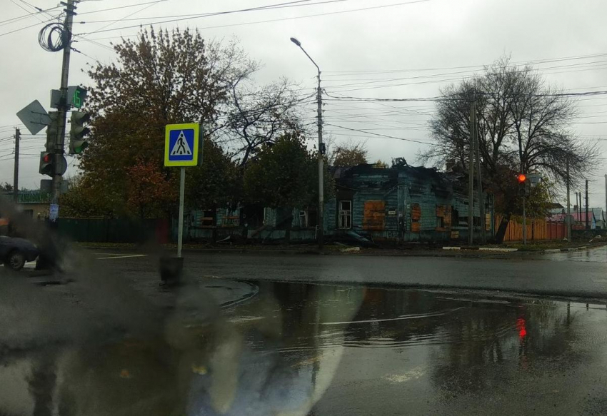 Сгоревший дом-памятник на улице Базарной в Тамбове продают за рубль