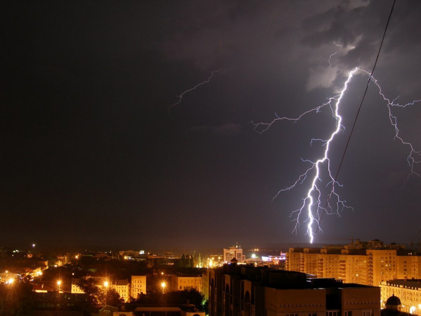 В Тамбове возможны град, гроза и падение конструкций