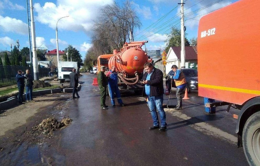 На улице Гастелло после коммунальной аварии восстановили движение транспорта